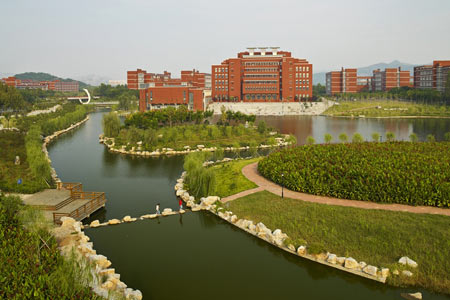 山东交通学院成人高考湖边景色
