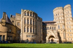 英国亚伯大学本科