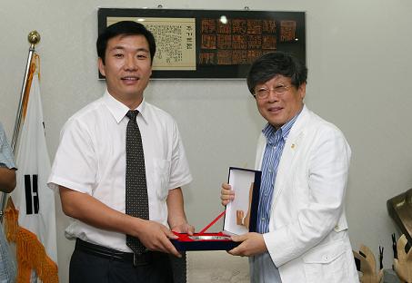 首都师范大学科德学院董事长率团访问韩国牧园