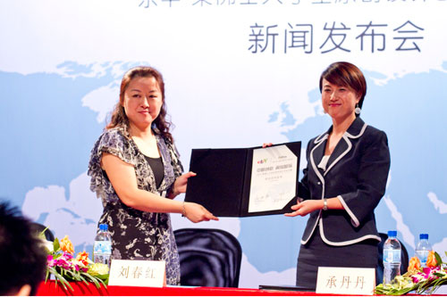 东华大学副校长、东华莱佛士院长刘春红与eBay中国区业务部总经理