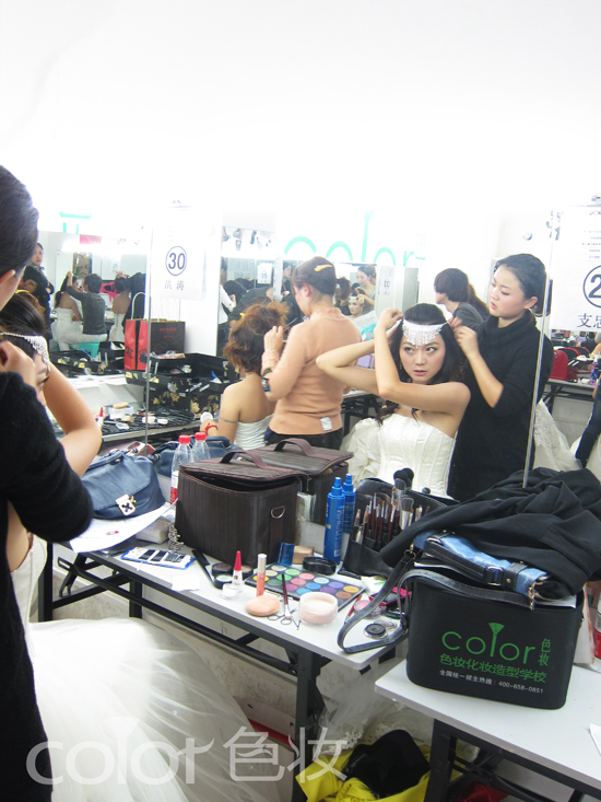 贵州色妆化妆造型学校参加国家劳动部化妆师中