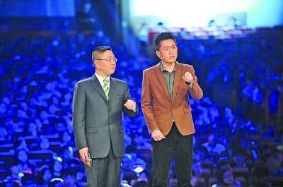 李一舟(右)与张绍刚