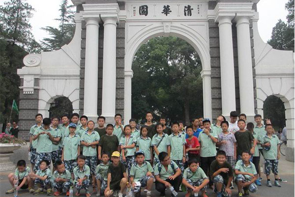 中国青少年军事营28天特训营:参观清华园合影