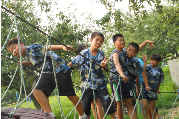 中国青少年军事营28天特训营:野外拓展活动