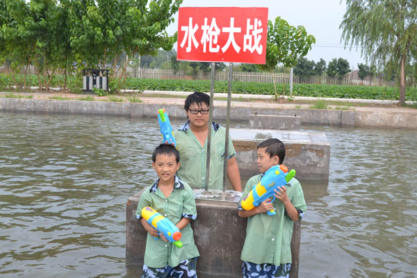 中国青少年军事营28天特训营:水枪大战游戏-军