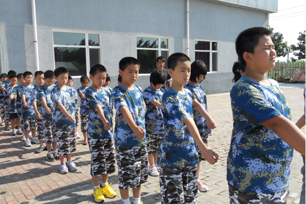 中国青少年军事营28天特训营:军事动作训练