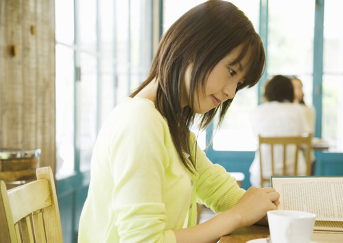 美国留学申请季节到来 录取难度提升挡不住名校热情