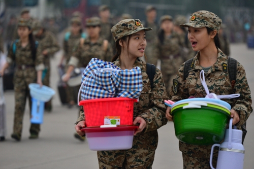 中国传媒大学2014级新生军训开训 - 育路高校