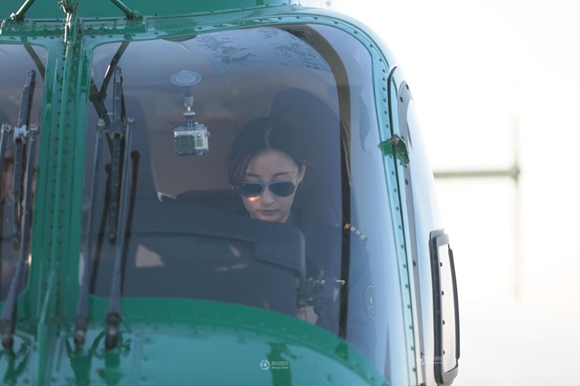 国贸三期停机坪美女飞行员惊艳全场