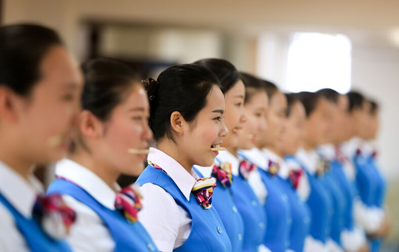 空姐訓練一天行程:探秘日照空姐“訓練營”