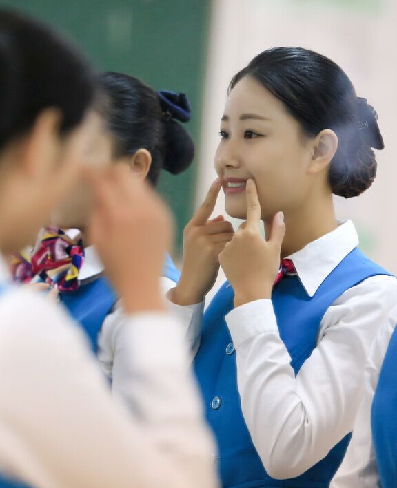 空姐訓練一天行程:探秘日照空姐“訓練營”