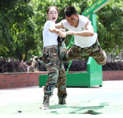 �Ĵ��ճ�ѧУ�ձ����� Ů�ձ�Ư���а�ȫ��