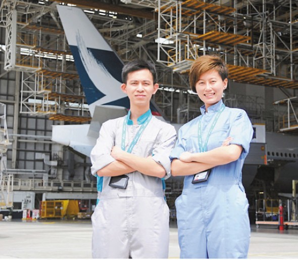 ����ܵܵ����� ��־��Ϊ���Ů�ɻ�ά��Ա