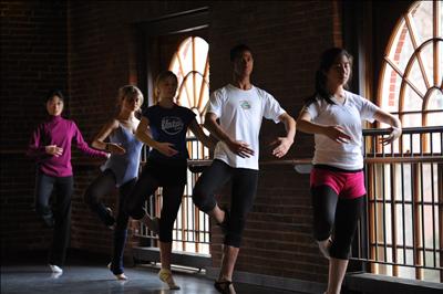 �������