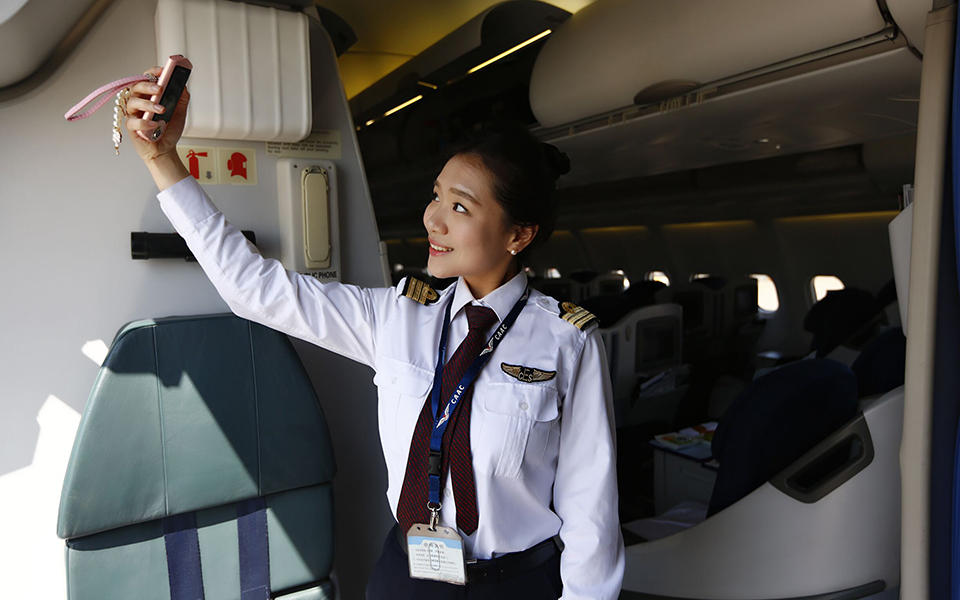 段卓予,东航上海飞行部A330机队的一名90后飞行员