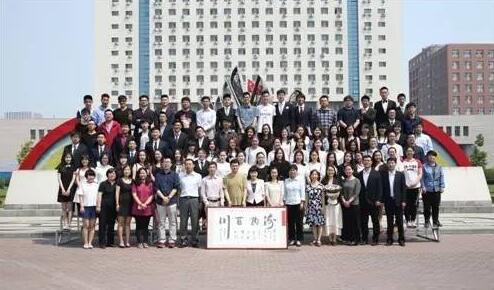 对经贸IAC国际课程2015级毕业典礼圆满结束