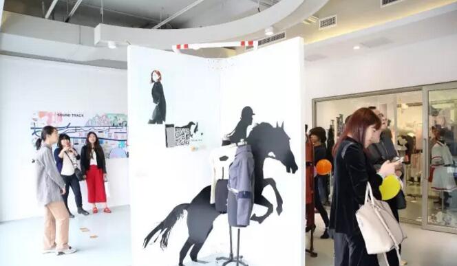 ����Ӣ�׹��������γ��ļ����潲����λ��