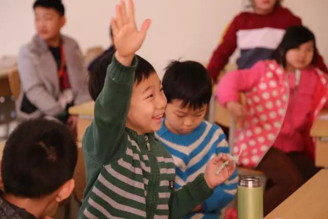 敢上台自信演说的孩子永远不会自卑