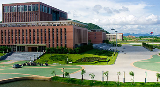 ���ִ�ѧ�麣ѧԺ��չ������桱�������ʵ���175��