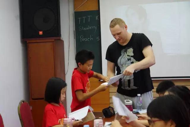 洋爸洋妈外教口语夏令营,锻炼英语还得找个