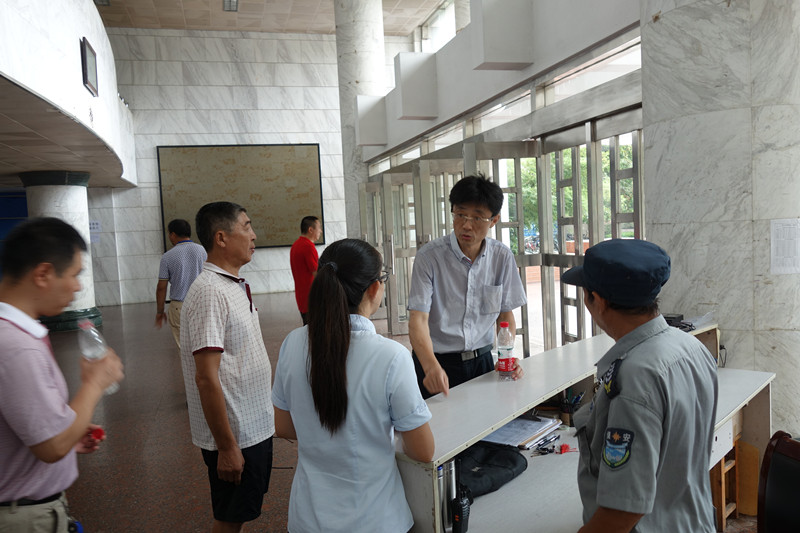 安徽农业大学副校长韩军带队检查新学期工作情况