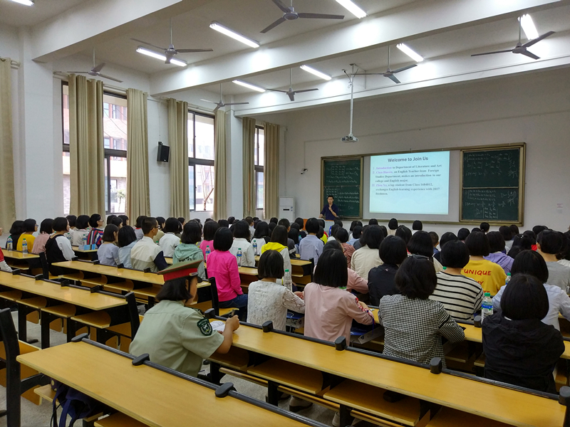 南昌航空大学科技学院文艺部召开2017级新生专业介绍会