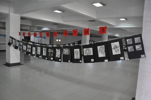 青岛理工大学高等职业学院举办2016级艺术设计专业壁画作品展