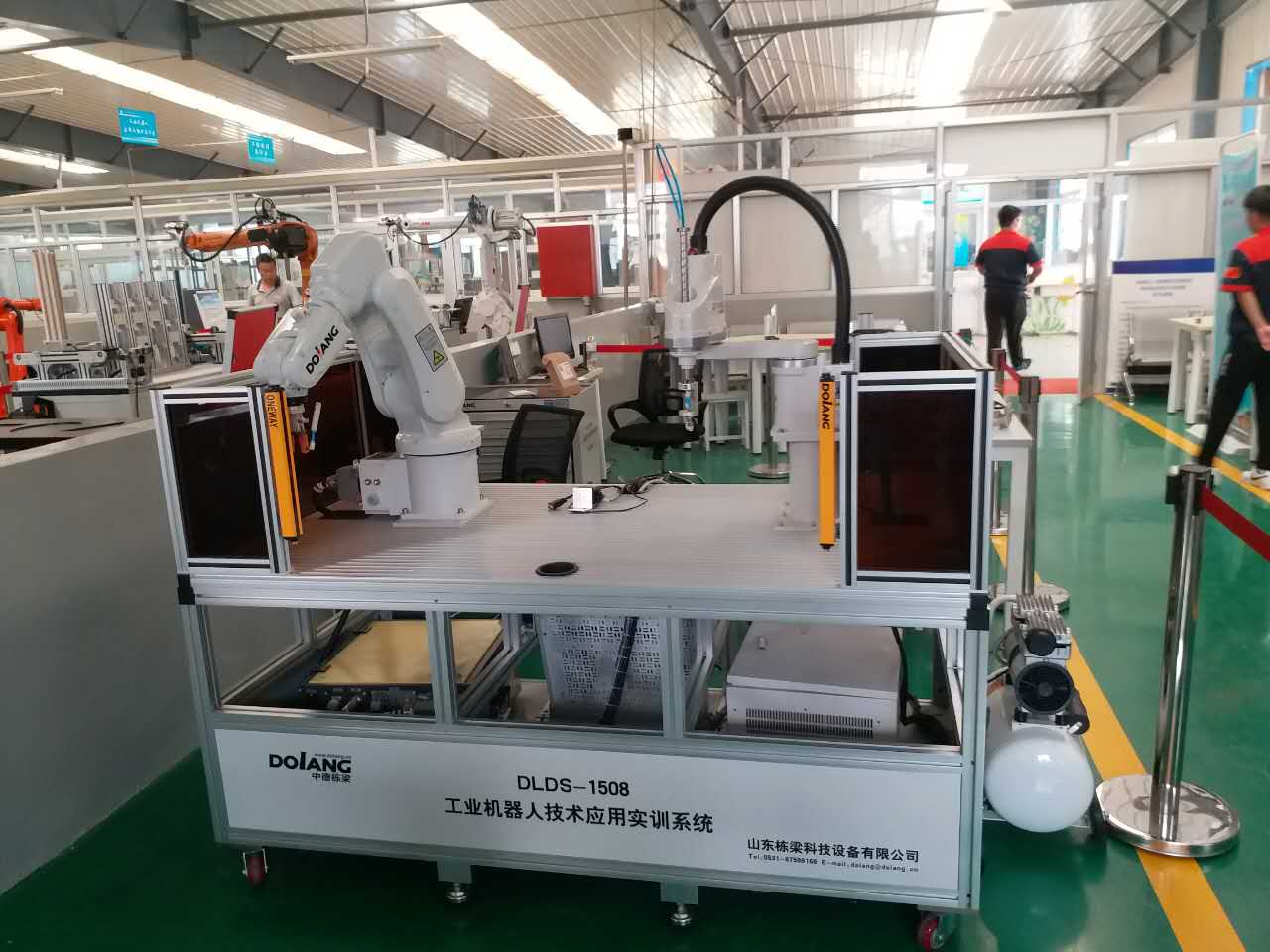 机器人培训_工业机器人用什么编程?怎样能学