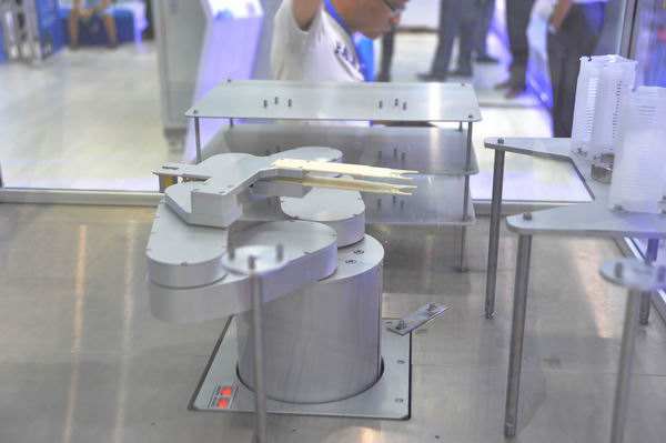 中国工业机器人企业有哪些?_工业机器人培训