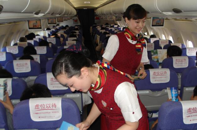 当空姐一定要先读航空学校吗