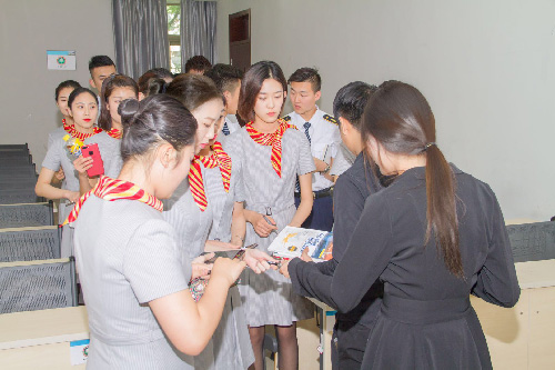 空乘专业为什么越来越多的初中生学习?