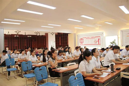 ʵѧУʦ˵λ㱨չʾ