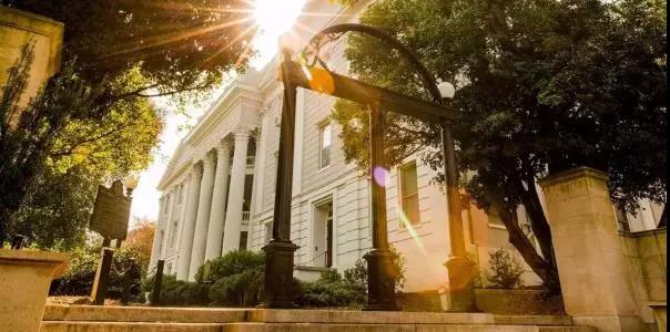 �����ʸ�����ô�ܲ��˽�����֪��������ѧ¼ȡ���ƣ�