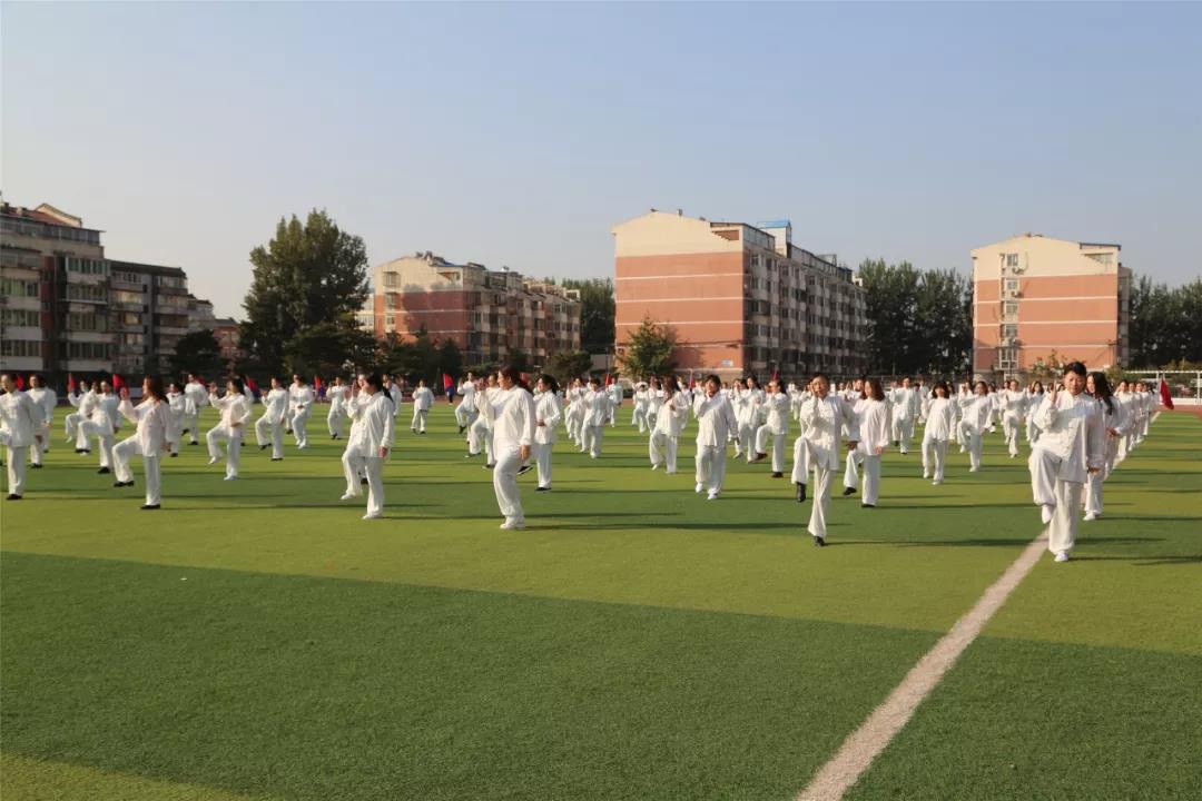 北大附实验外国语举行第十二届秋季田径运动会开幕式