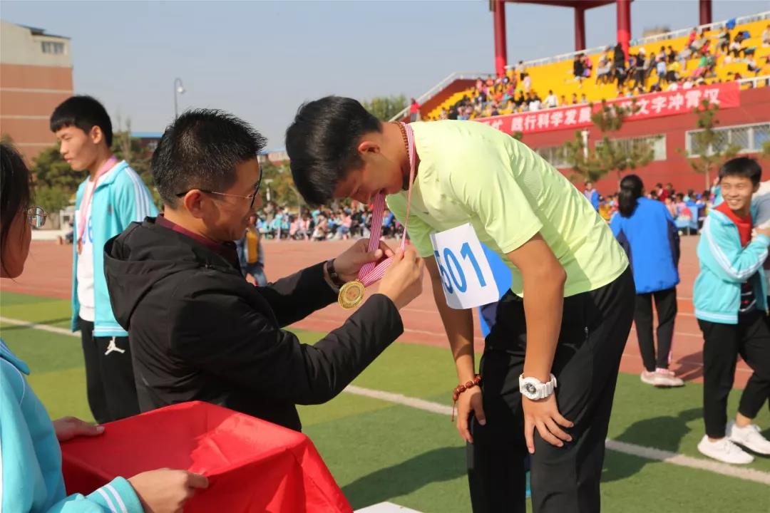 ʵѧУ2018ʮ＾ﾶ˶ᾫʻع