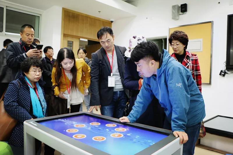 北大附益田同文学校专家探讨：校园图书馆文化如何建设