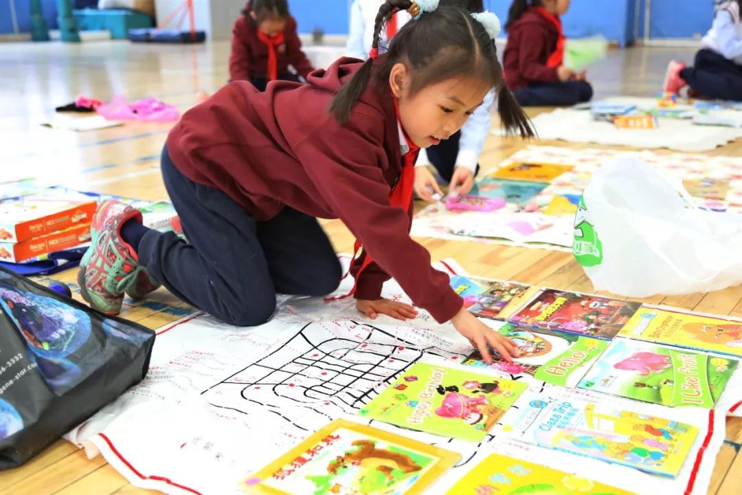 力迈中美学校跳蚤小书市,爱心大义卖
