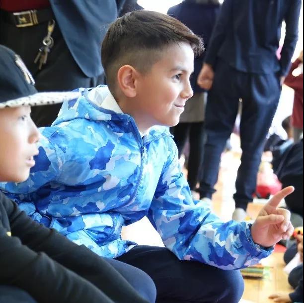 力迈中美学校跳蚤小书市,爱心大义卖