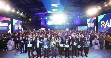 青鸟同文总校长郑彤在“亚洲国际学校大会”谈国际教育市场