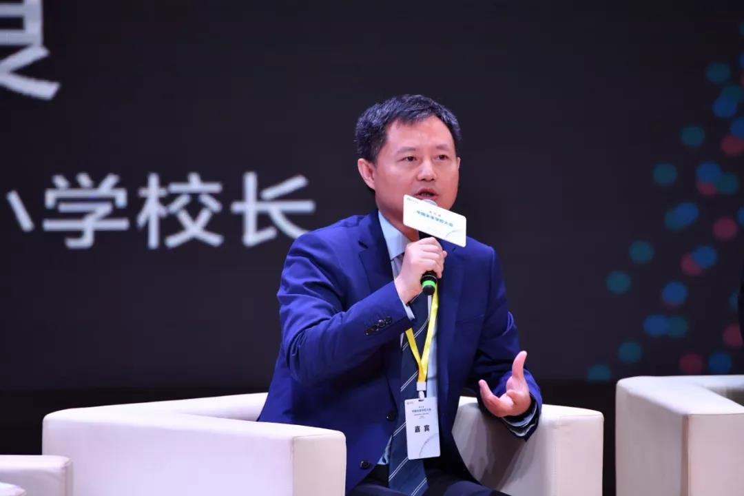 青鸟同文总校长郑彤“面对面”第五届未来学校大会高峰论坛
