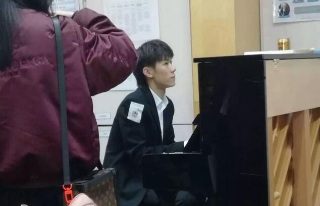 贝拉FESCO城市艺术高中音乐学子参加伯克利面试