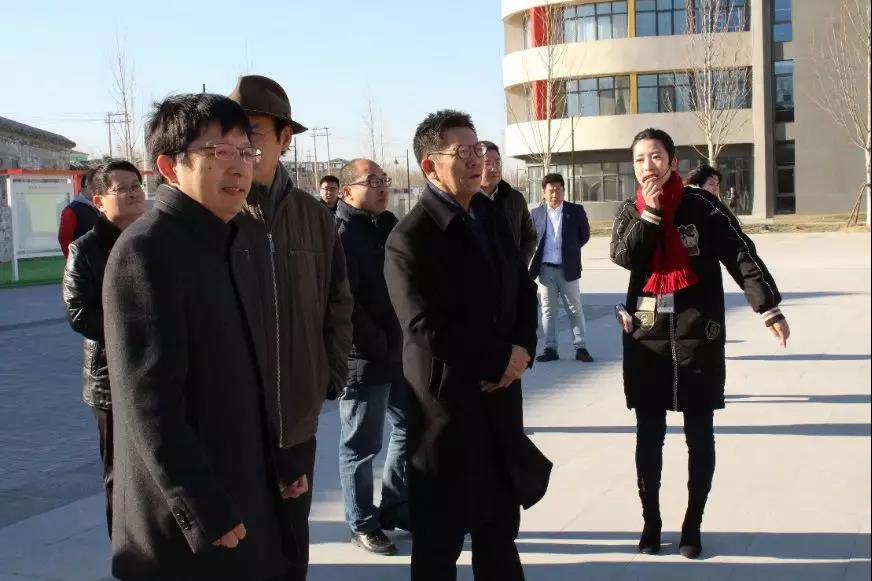 �������� н���ഫ�������������Я���ӵ�����ͬ��ѧУ֮��