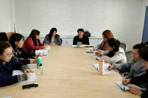 ������ʵ��ѧУСѧ��ح���½���Ա������