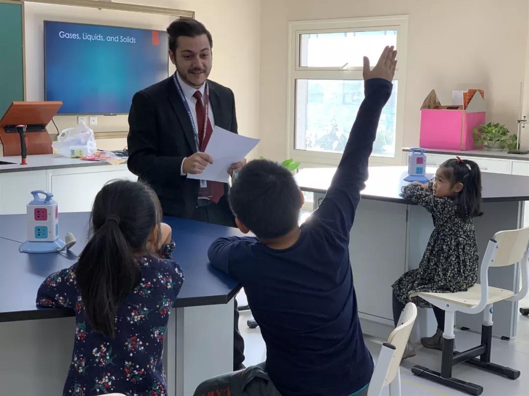 北京明诚外国语学校