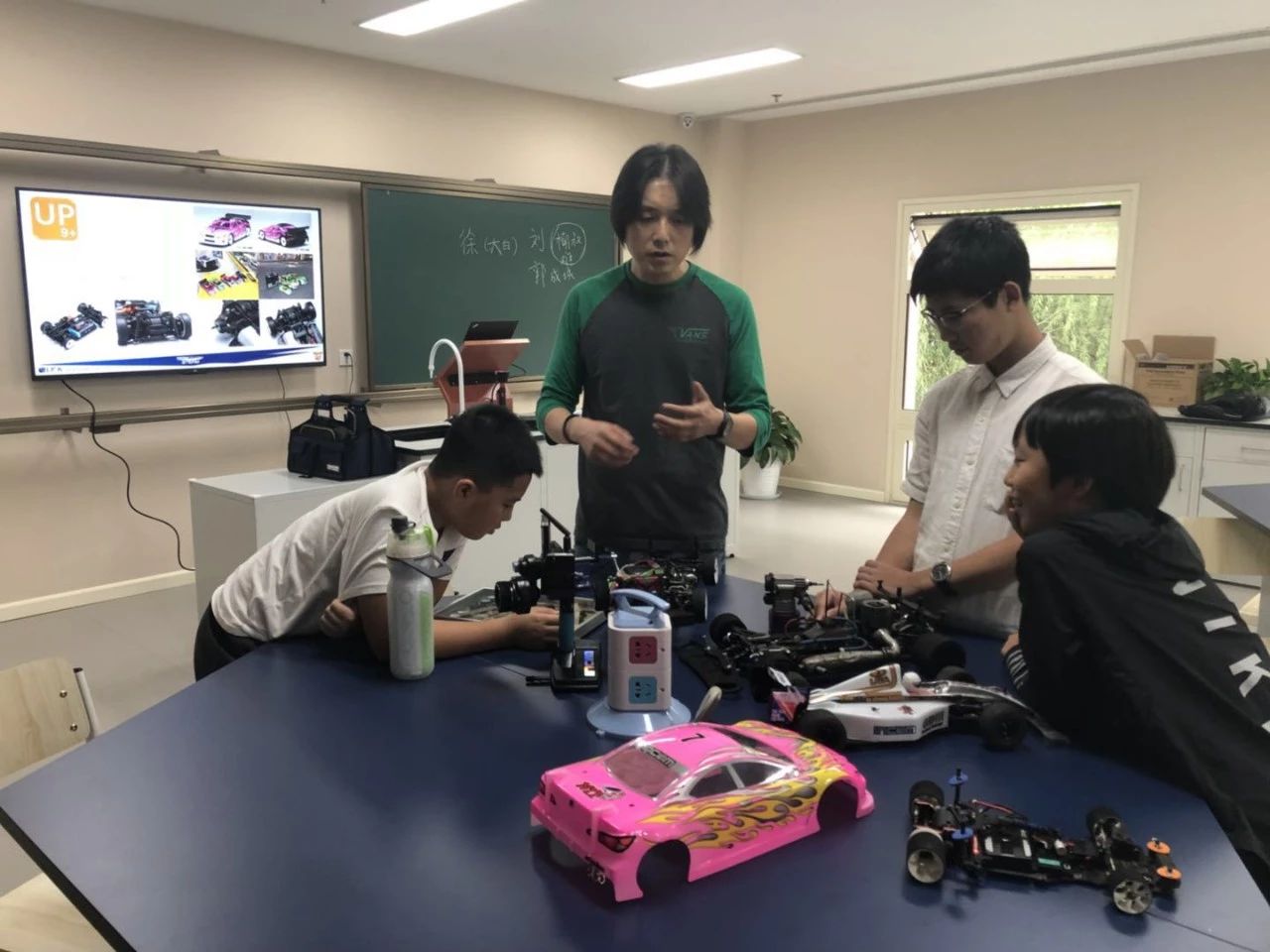 明诚外国语学校科学教室