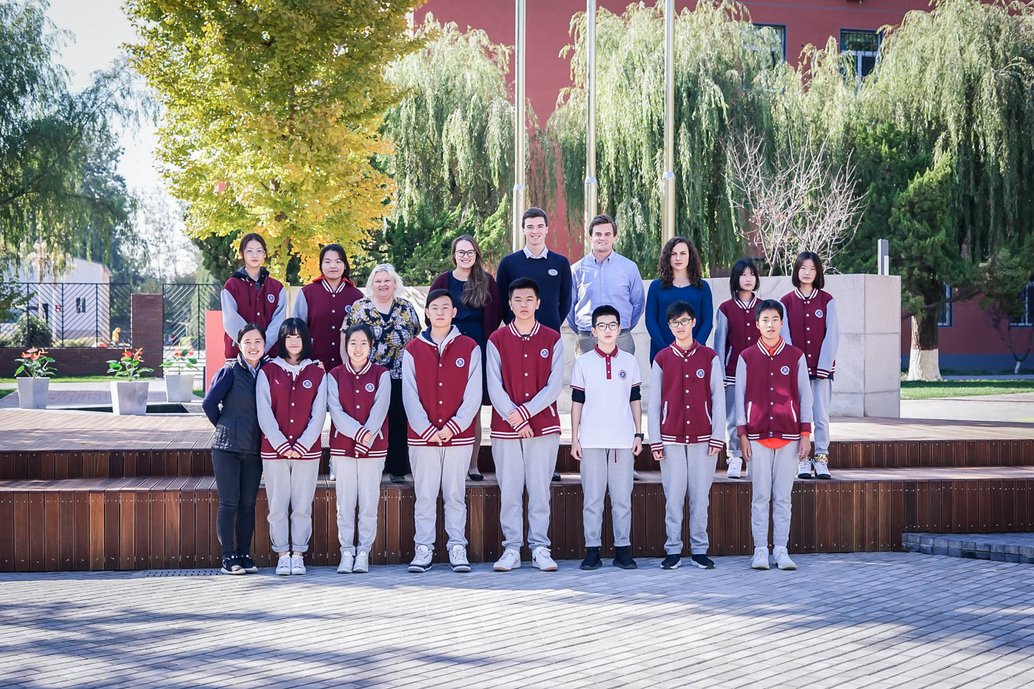 新府学外国语学校