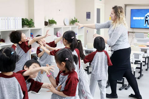 北京明诚外国语学校