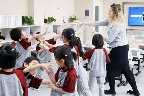 北京明诚外国语学校