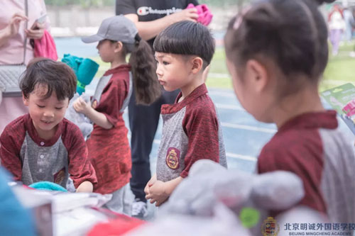 北京明诚外国语学校