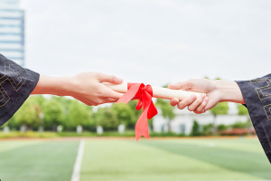 ��ְ�о���